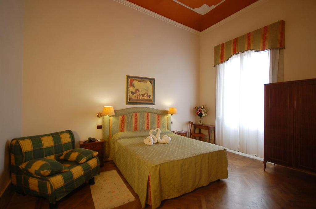 Hotel Ely Viareggio Zimmer foto
