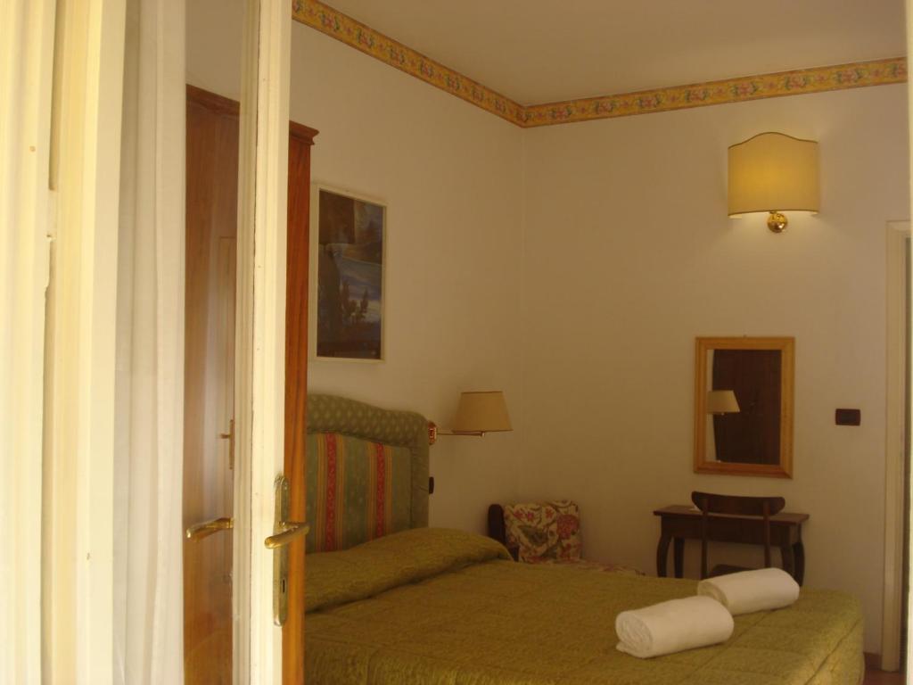 Hotel Ely Viareggio Zimmer foto