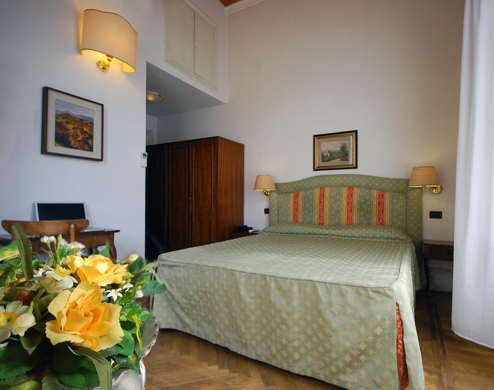 Hotel Ely Viareggio Zimmer foto