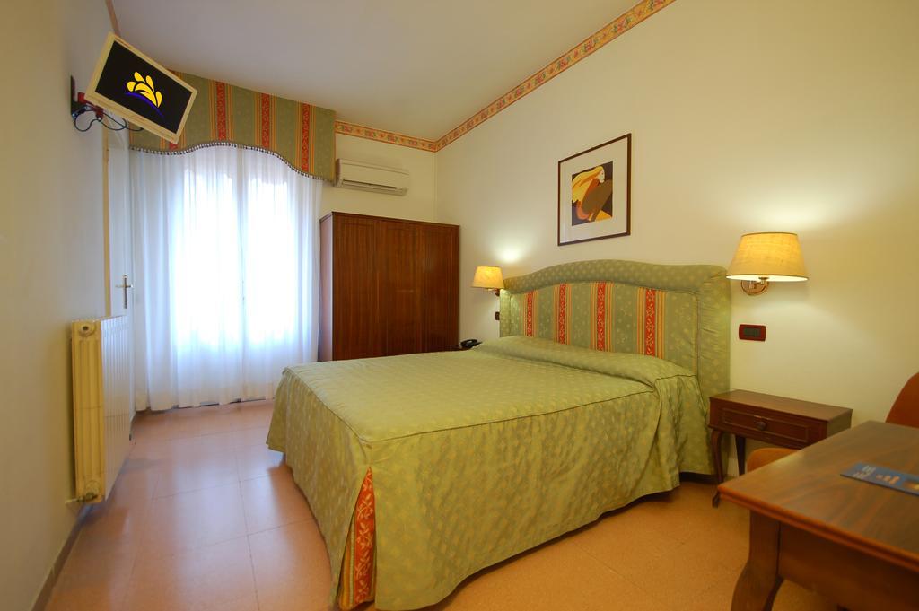 Hotel Ely Viareggio Zimmer foto